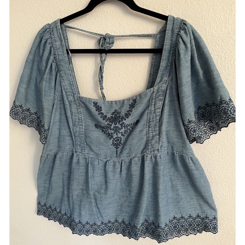 Old Navy Chambray Embroidered Blouse Womens 2XL Light Wash Blue Smocked Peasant